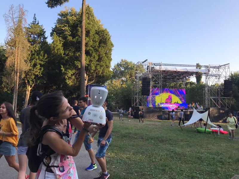 AV1 - robotelul care a ajuns si la Untold, Foto: Facebook/No Isolation