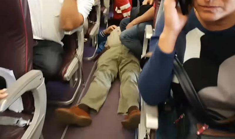 Panica la bordul unui zbor Bucuresti-Catania, Foto: Captura YouTube