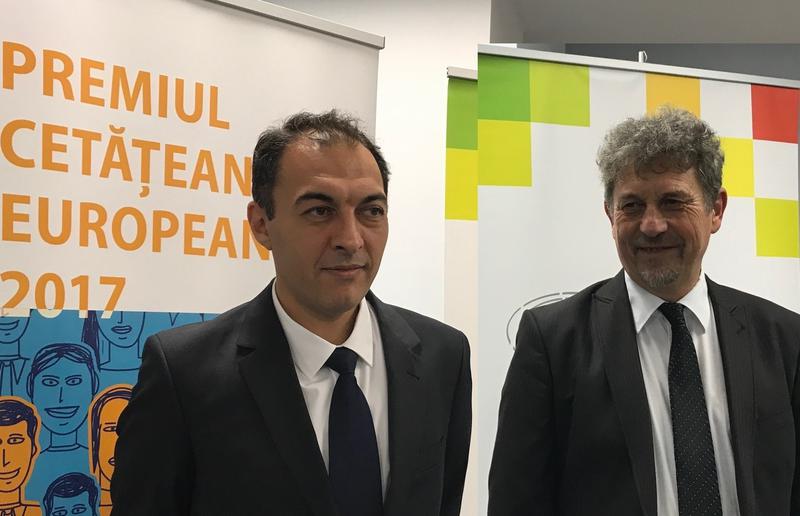 Jurnalistul Cristian Pantazi si profesorul Mihaly Bencze - premiu european, Foto: Hotnews
