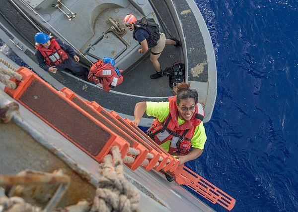 Salvata dupa 5 luni pe mare, Foto: US Navy