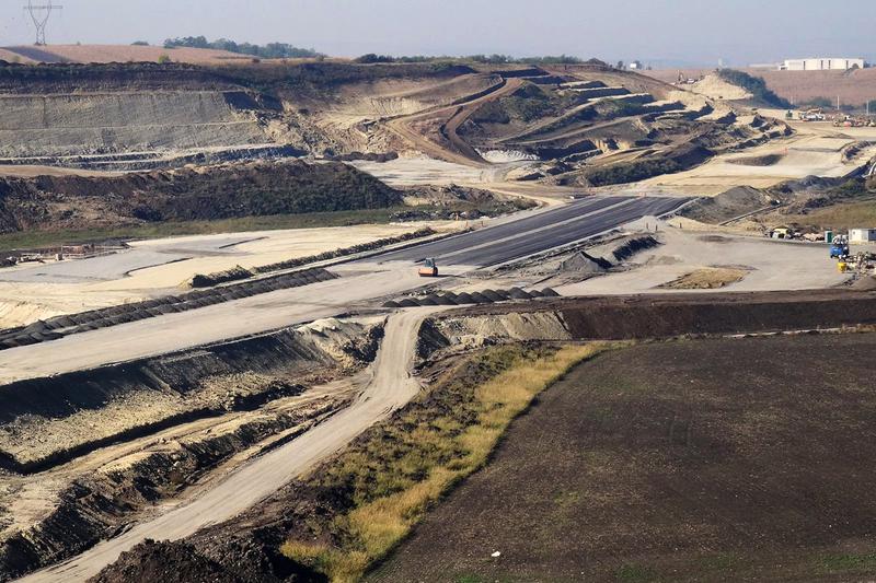 Autostrada care trece printr-o zona deluroasa, Foto: Forum peundemerg.ro