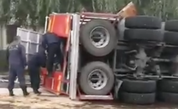 Masina de pompieri rasturnata, Foto: Captura YouTube