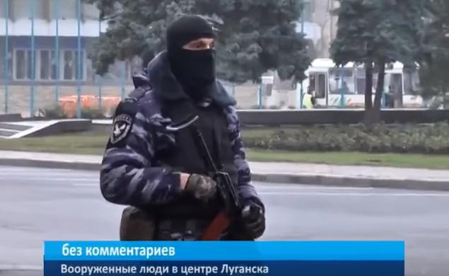 Barbati inarmati in Lugansk, Foto: Captura YouTube