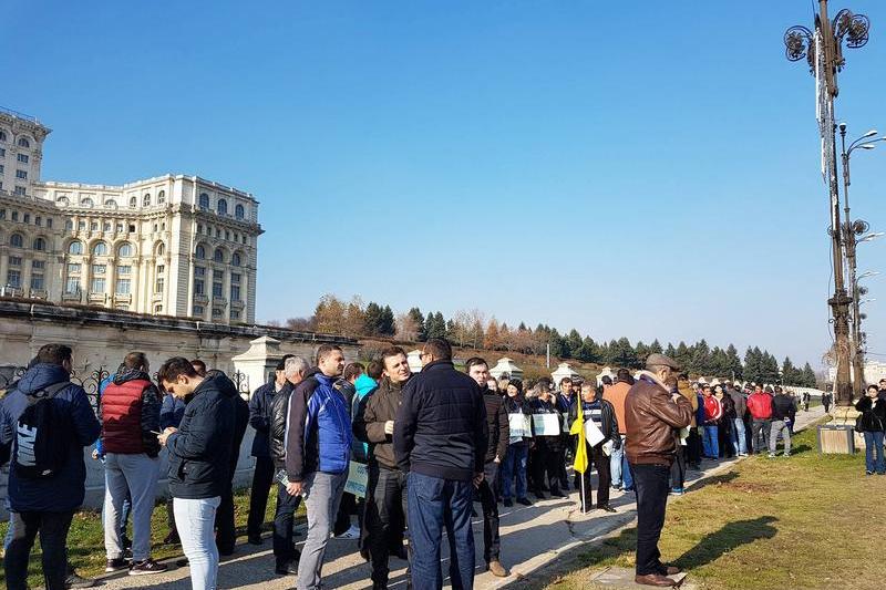 Lant viu in jurul Parlamentului, Foto: Hotnews