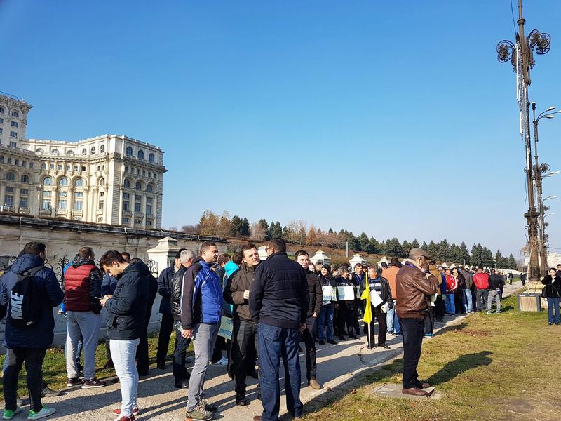 Lant viu in jurul Parlamentului, Foto: Hotnews