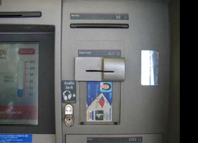 Dispozitive de skimming, instalate de romani in SUA, Foto: Quincy Police Department