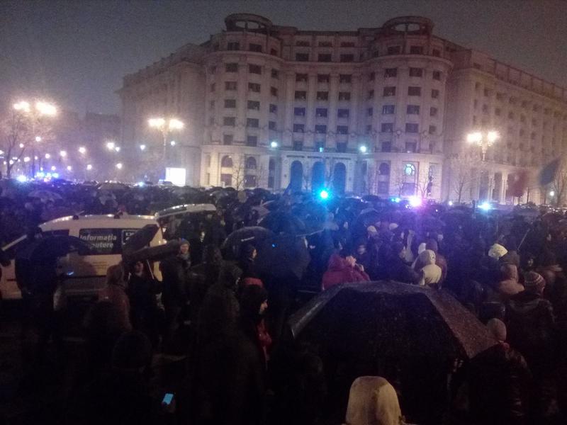 Jandarmii au blocat accesul spre Parlament, Foto: Ciprian Ciocan Facebook