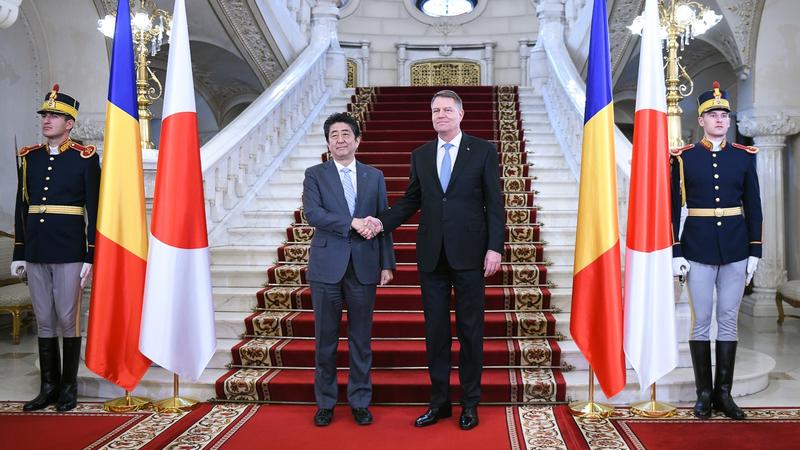 Presedintele Iohannis si premierul Japoniei Shinzo Abe, Foto: Administratia Prezidentiala