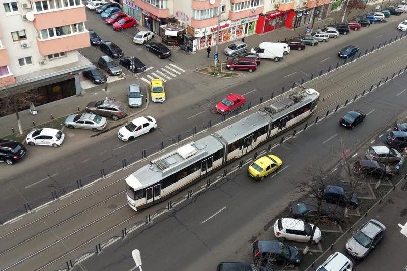 Garduri care delimiteaza linia 21 de tramvai, Foto: HotNews.ro / Victor Cozmei