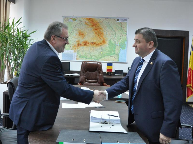 Danut Andrusca (dreapta), la preluarea mandatului, Foto: Ministerul Economiei