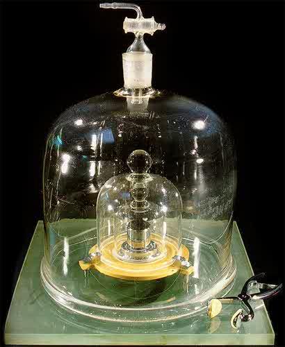 Kilogramul a fost "recantarit", Foto: https://physics.nist.gov/