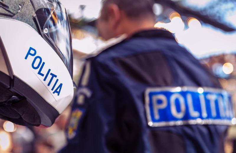 Patru răniți după ce un bărbat a tras cu arma asupra familie