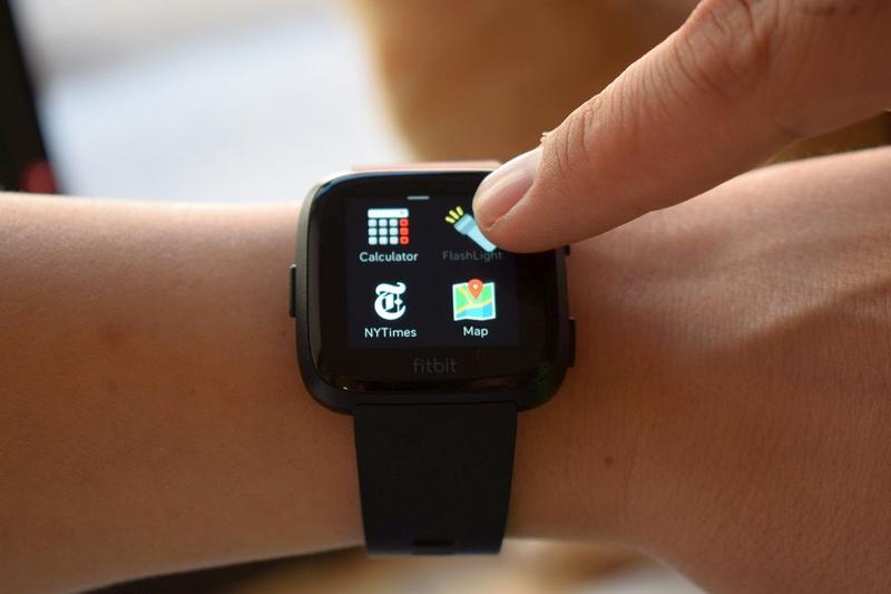 Fitbit Versa, Foto: Hotnews