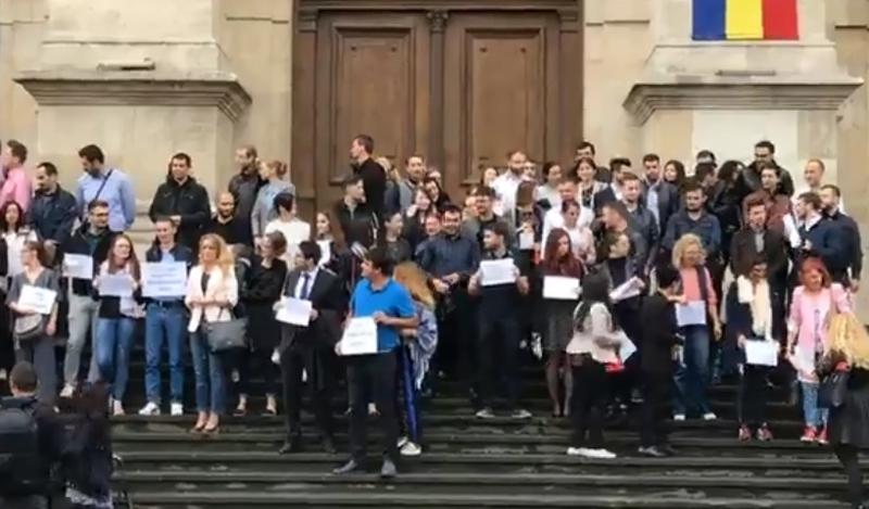 Protest al magistratilor in fata Curtii de Apel Bucuresti, Foto: Facebook/ Rezistenta TV