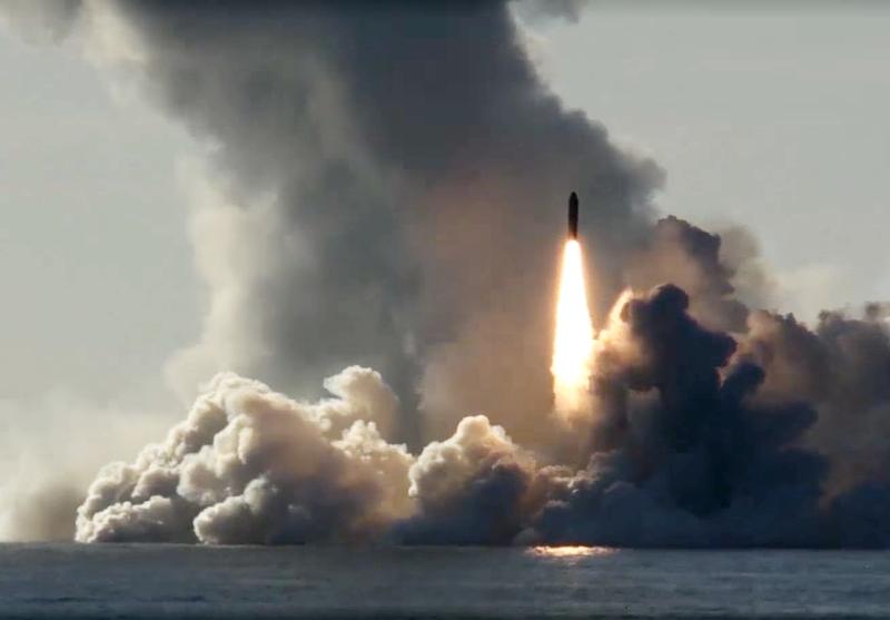 Lansarea unei rachete Bulava de pe un submarin rusesc, Foto: Captura Facebook