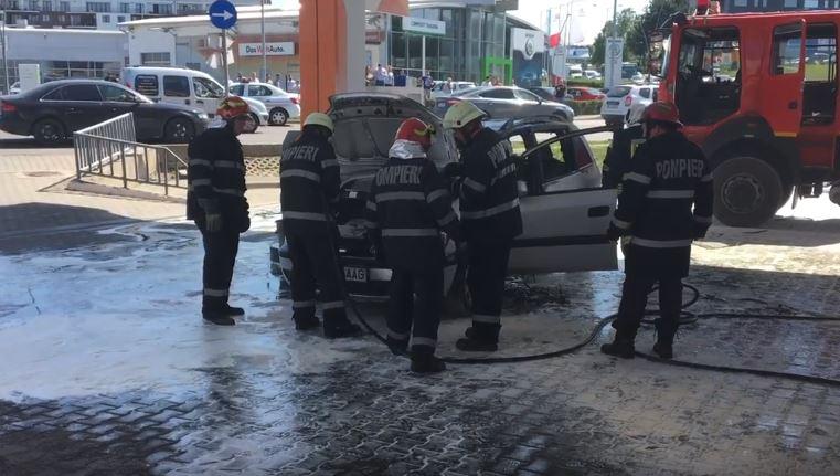 Masina arsa in benzinarie, Foto: Captura YouTube