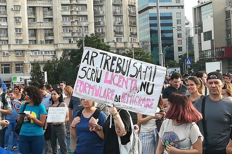 Pancarta Piata Victoriei, Foto: Hotnews