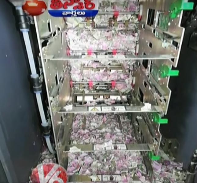 Bancomat distrus de rozatoare, Foto: Hotnews