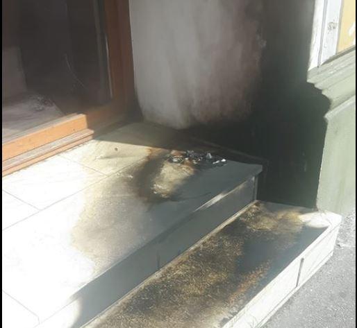 Sediul PSD Satu Mare, afectat de sticle incendiare, Foto: PSD