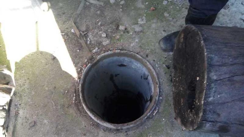Putul din care a fost scos un copil de 2 ani, Foto: ISU Dolj