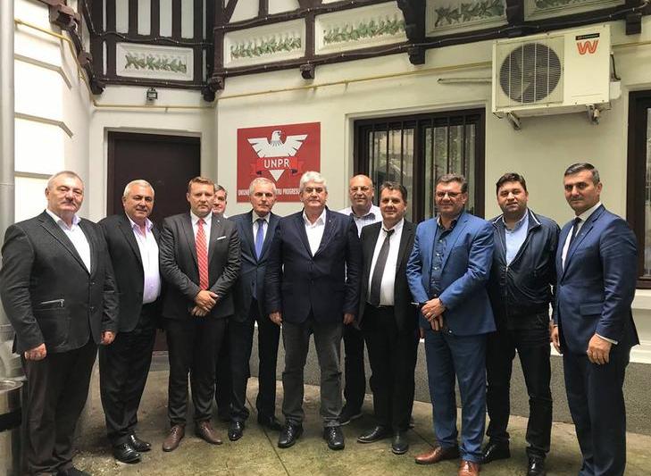 Gabriel Opea cu sindicalistii din Politie, Foto: Facebook/ Gabriel Opea