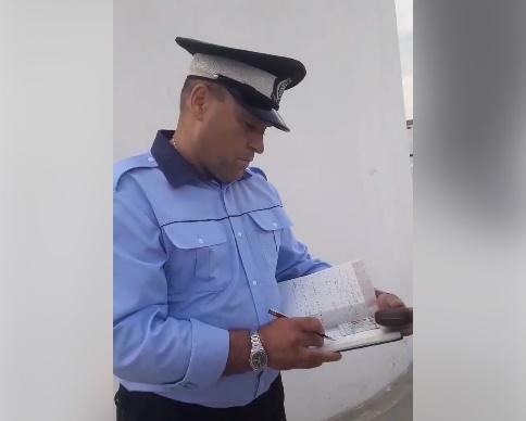 Politist local, Foto: Captura YouTube