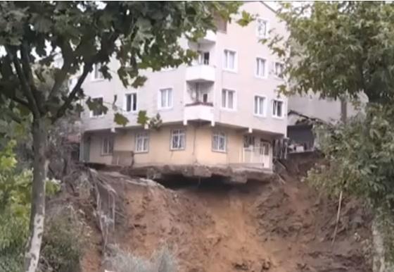 Bloc prabusit in Istanbul, Foto: Captura YouTube
