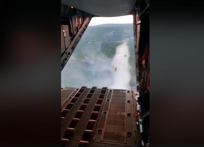 Aeronava militara ajuta la stingerea incendiilor, Foto: Captura Facebook