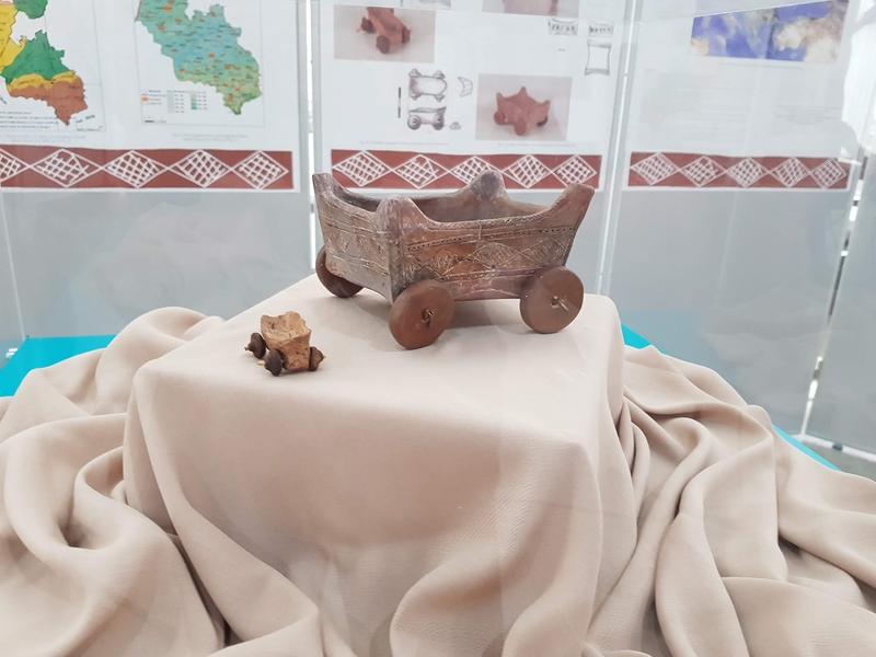 Cele doua care miniaturale de lut, Foto: Hotnews