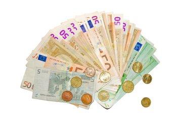 Rezervele valutare au scazut usor in iulie, Foto: Hotnews