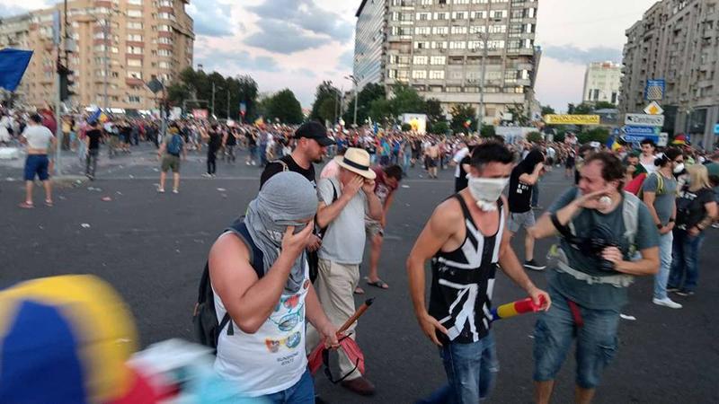 Protestatari, gaze lacrimogene, Foto: Hotnews