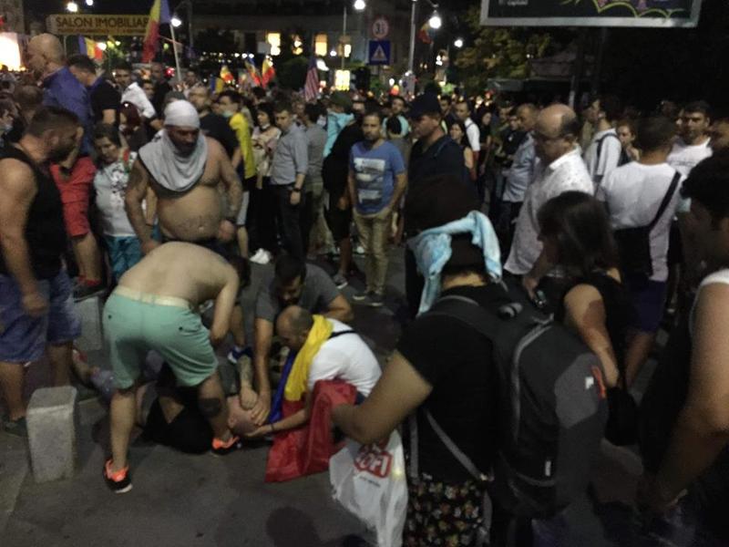 Lacrimogene in Piata Victoriei, Foto: Hotnews