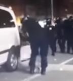 protestatar lovit, Foto: Captura video