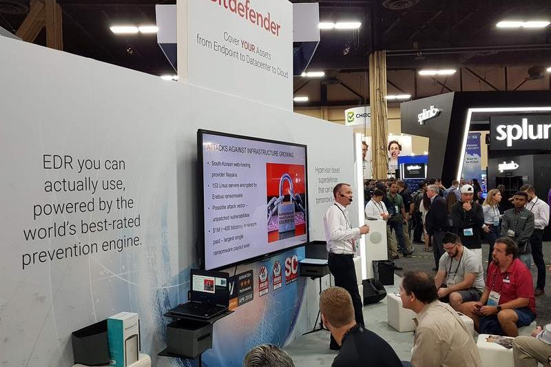 Prezentare la standul Bitdefender de la Black Hat, Foto: Hotnews