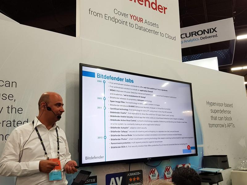 Alex Jay Balan vorbind la standul Bitdefender de la Black Hat 20, Foto: Hotnews