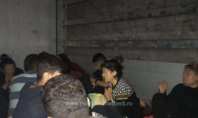 Irakieni ascunsi intr-un tir, Foto: Politia de Frontiera