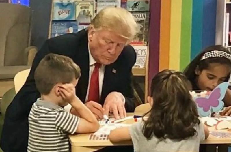 Trump coloreaza steagul SUA, Foto: Captura YouTube