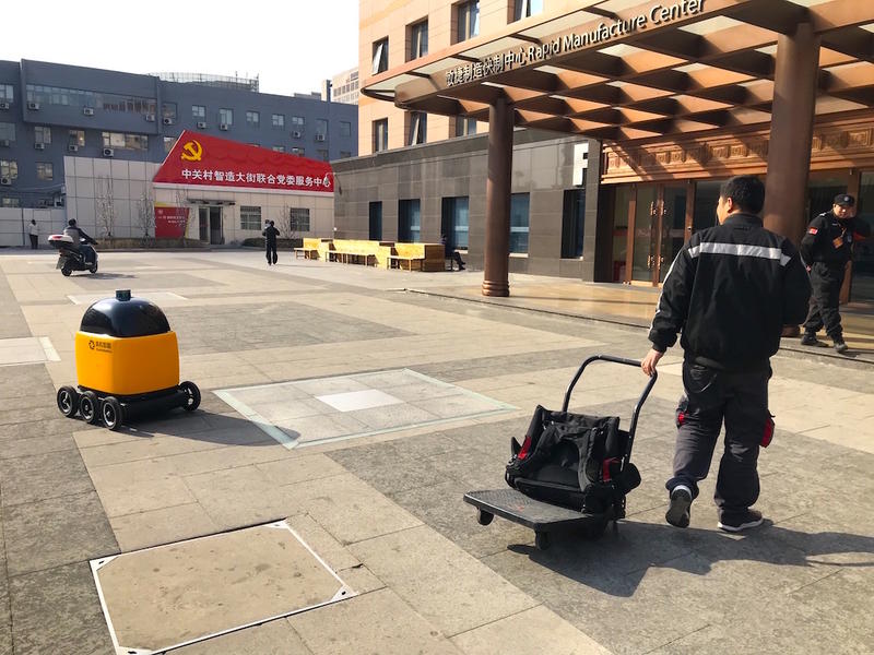 Robotul care aduce produsele din supermarket, Foto: Zhen Robotics