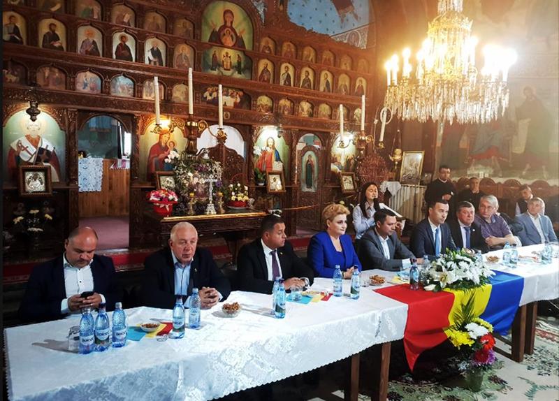 Ministrul Graiela Gavrilescu in centru, Foto: campinatv.ro