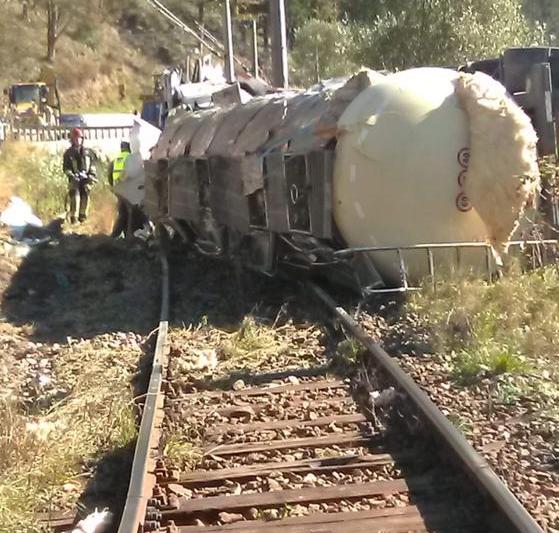 Autocisterna rasturnata in Suceava, Foto: CFR Infrastructura