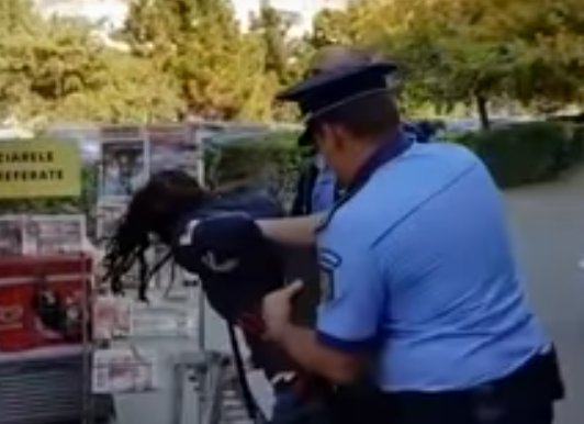 vanzatoarea ambulanta si politistii, Foto: Captura video