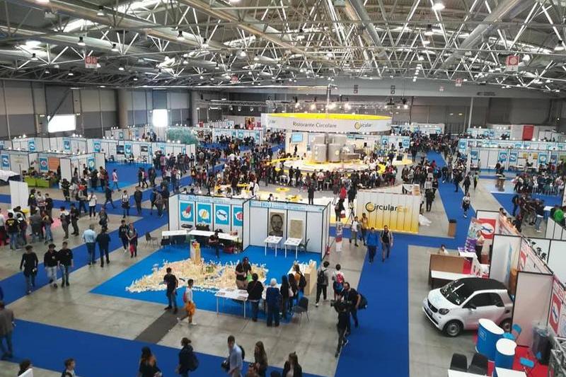 Un pavilion al targului de tehnologie MakerFair 2018 Roma, Foto: Miruna Cajvaneanu / Hotnews.ro