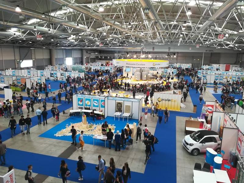 Un pavilion al targului de tehnologie MakerFair 2018 Roma, Foto: Miruna Cajvaneanu / Hotnews.ro