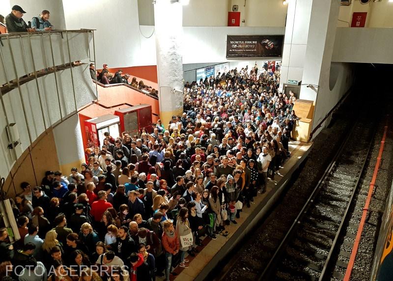 Aglomeratie la metrou, Foto: Agerpres