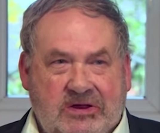 barbatul care a insultat femeia de culoare la bordul Ryanair, Foto: Captura video