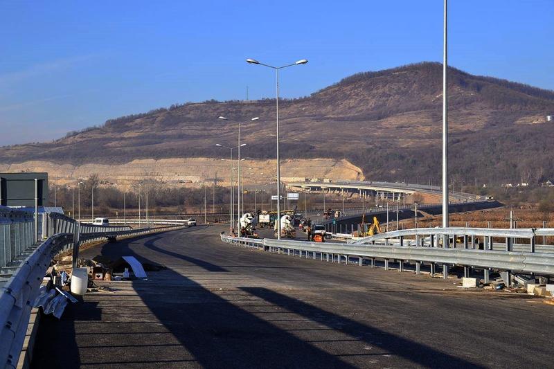 A1 langa Deva (in departare se vede dealul Soimus), Foto: Asociatia Pro Infrastructura