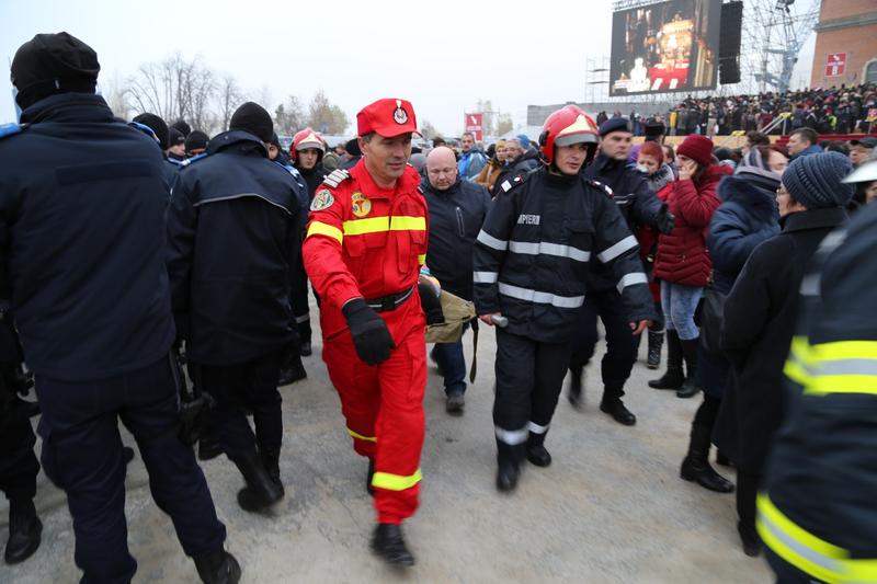 interventii ambulanta la catedrala, Foto: ISU Bucuresti-Ilfov