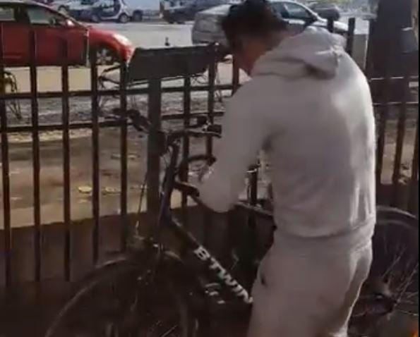 Cum se fura o bicicleta, Foto: Captura Facebook
