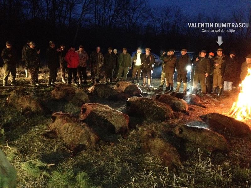 Comisarul Valentin Dumitrascu, la vanatoare cu cei din Tel Drum, Foto: Facebook/ RISE Project