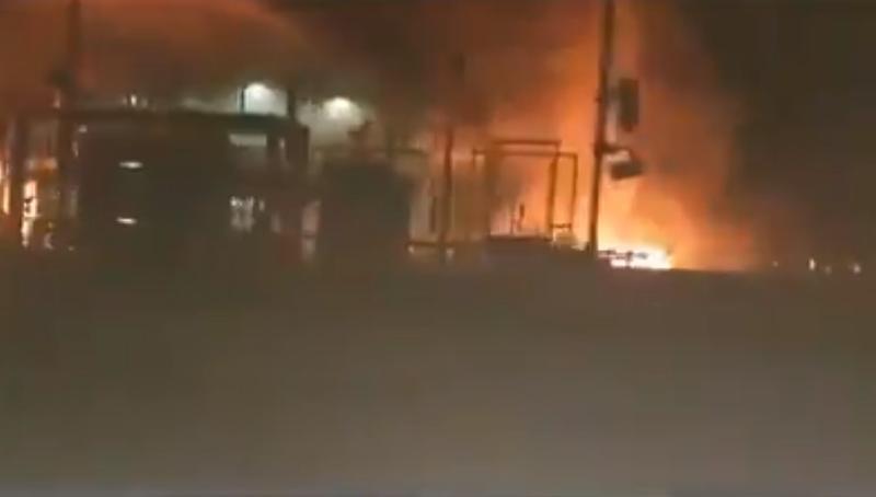 Cabine taxare incendiate, Foto: Captura video